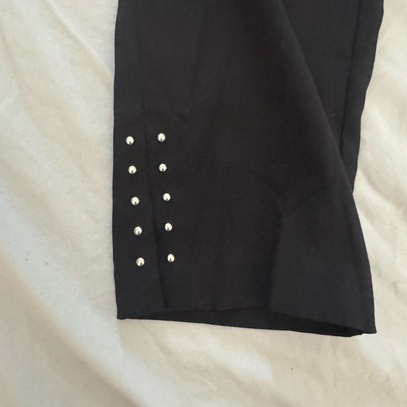 Roz & Ali Black Ankle Pants - Picture 3 of 5